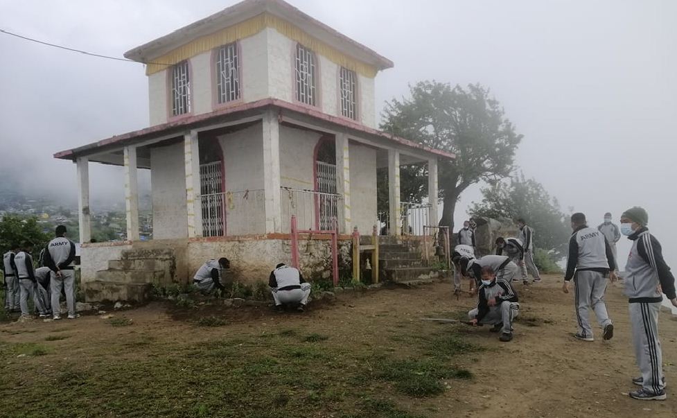 हुम्लामा सेनाद्धारा मन्दिर क्षेत्र सरसफाई